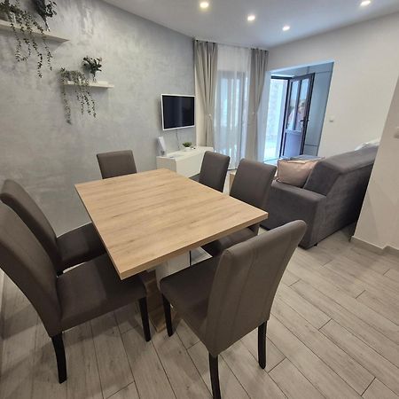 Apartment Rika Omiš Eksteriør bilde