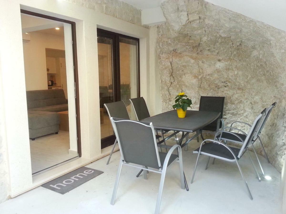 Apartment Rika Omiš Eksteriør bilde